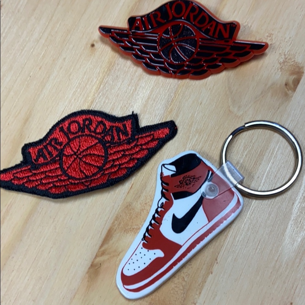 Vintage OG 1985 Air Jordan Wings and keychain